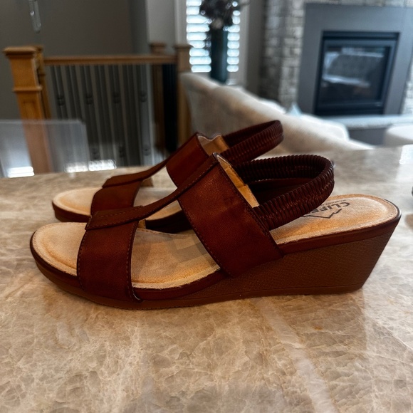 Wedge sandles - Picture 1 of 2